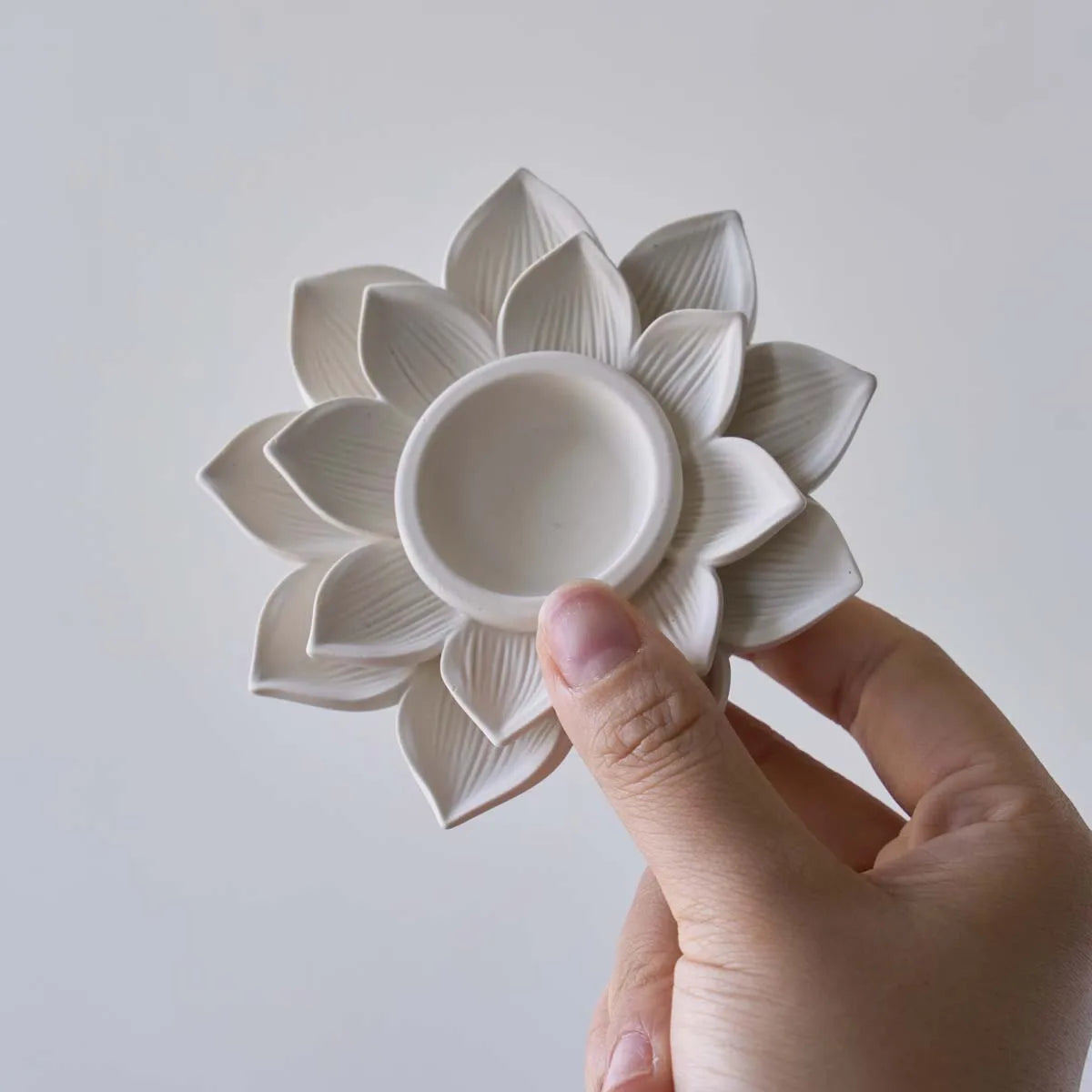 Nelvora Vein Lotus Candle Holder Silicone Mold