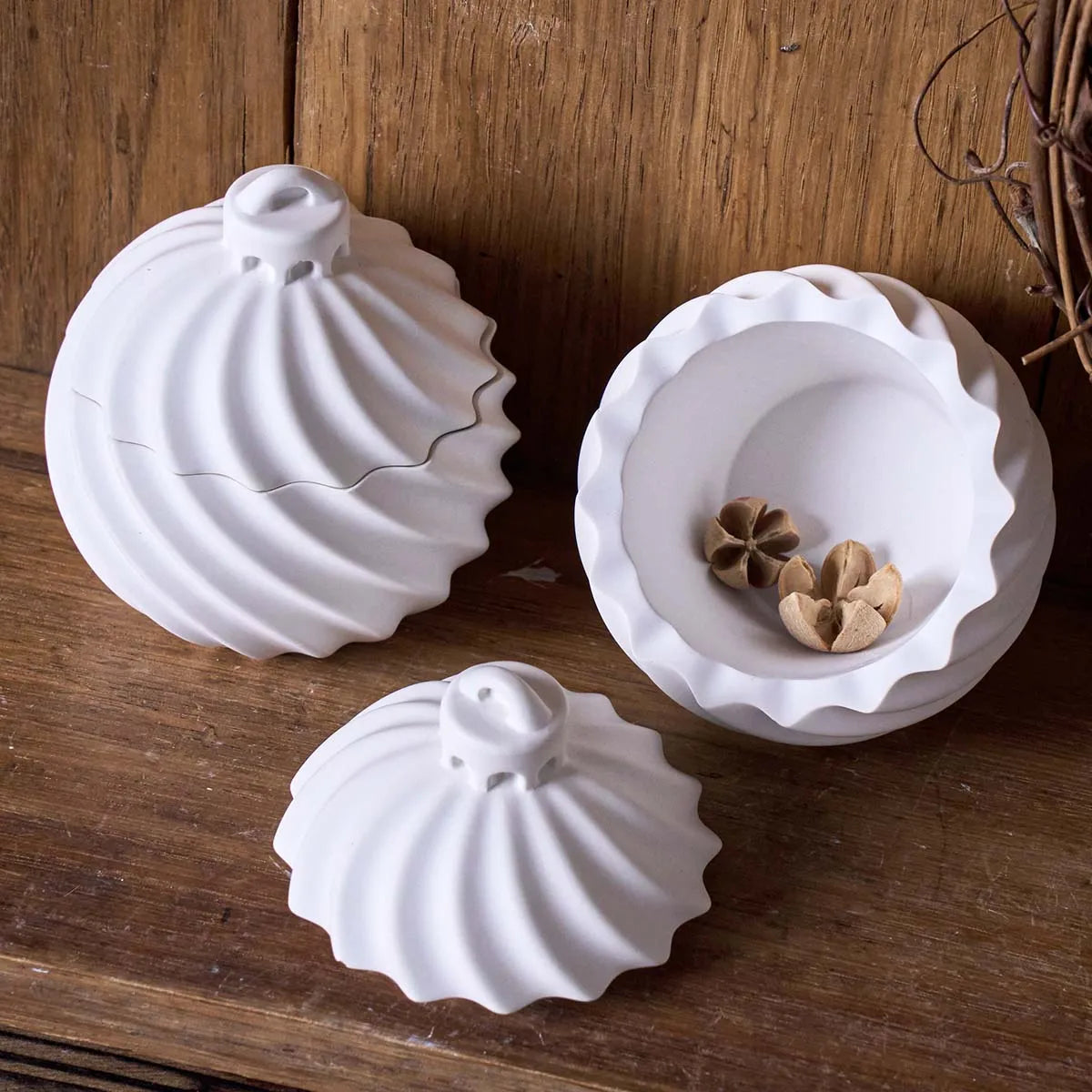 Twisted Ribbed Round Candle Jar Mold with Lid