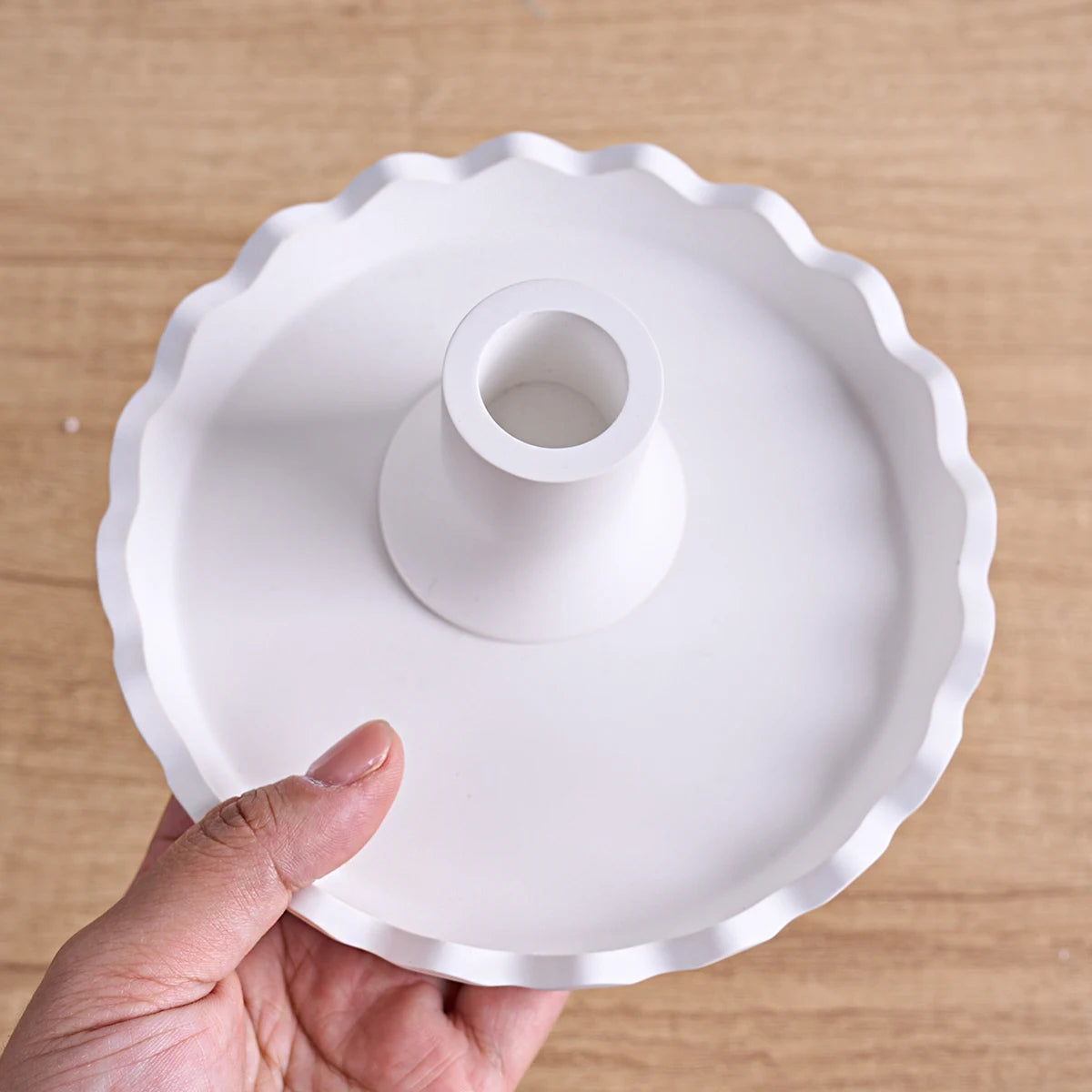 Varel Ruffle Cake Stand & Candle Holder Silicone Mold Set