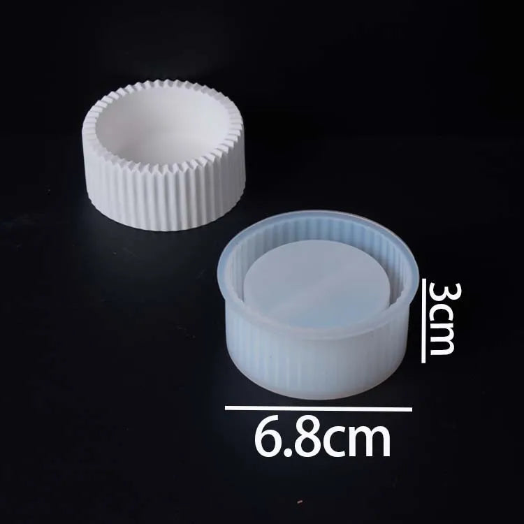 Two white plastic bottle caps shown on a black background with overlaid dimensions and text reading 6.8cm, 3cm, and Molds Weight:35g.